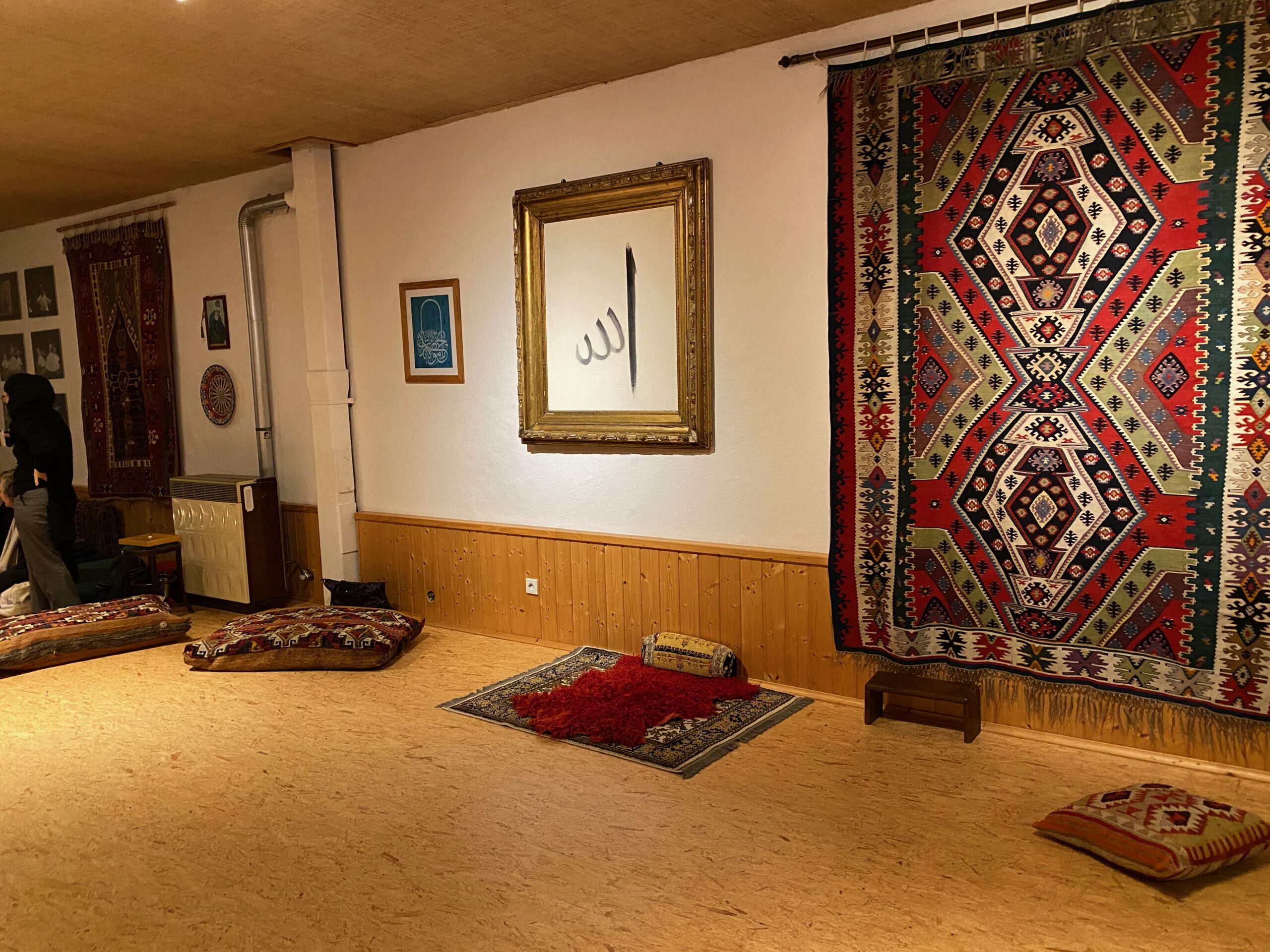 GRUPPENTREFFEN IN DER DERGAH